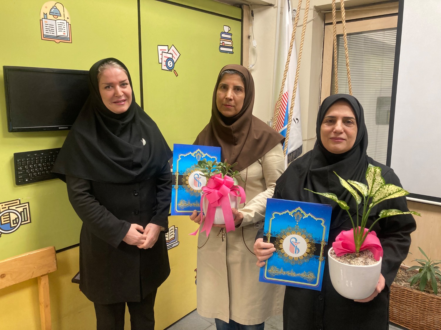 تبریک روز دندانپزشک به تیم سلامت دهان و دندان معاونت بهداشتی